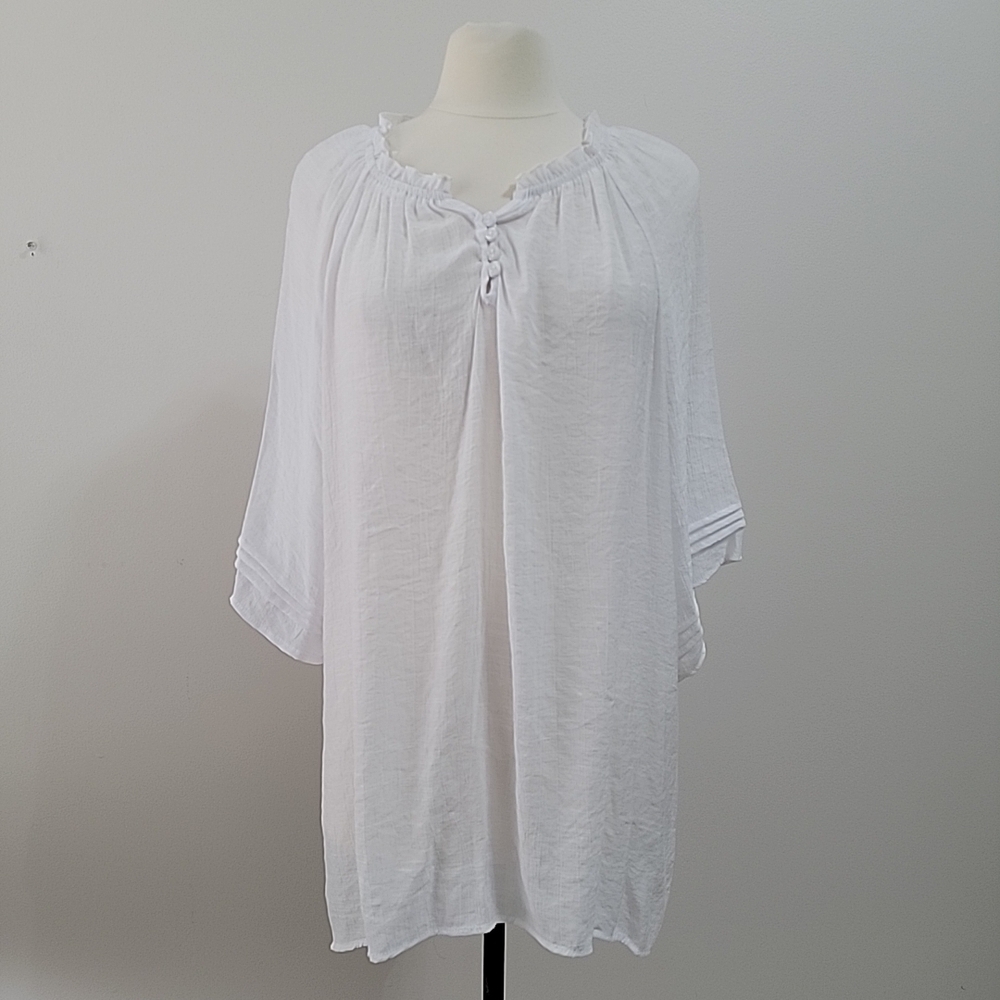 Robert Louis white blouse with ruffle details and button front. Size XXL NWT